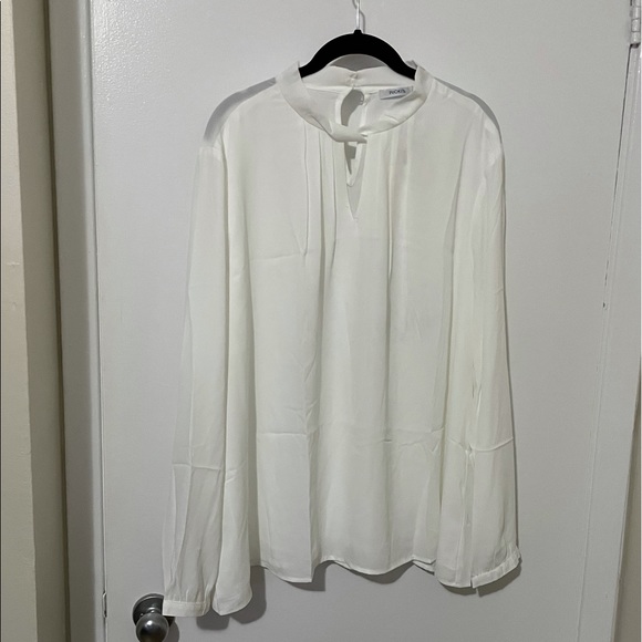 Ricki’s Long Sleeve Twisted Keyhole Blouse - Picture 1 of 2